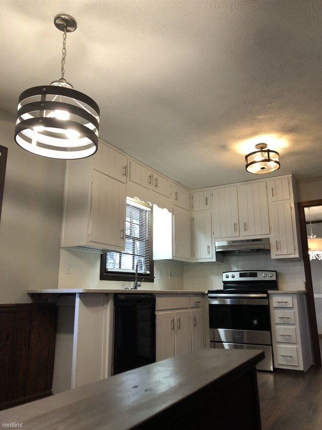 Building Photo - 4 br, 2.5 bath House - 5175 Clearwater Dr