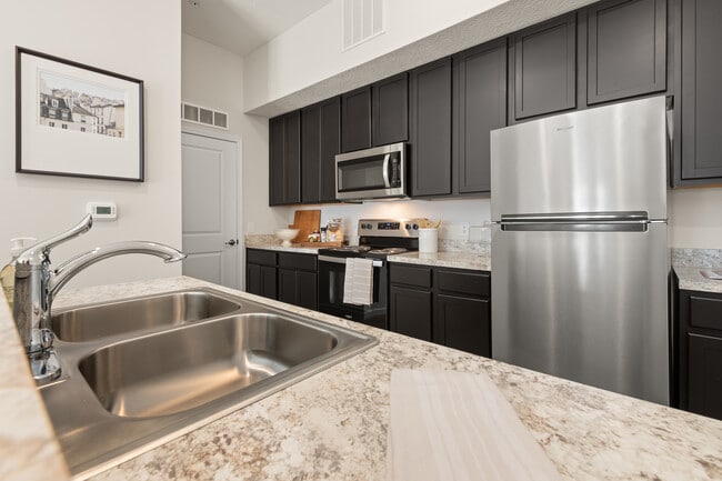 Foto del edificio - Winchester Reserve Apartments