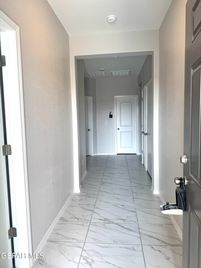 Foto del edificio - 15129 Resolve Dr