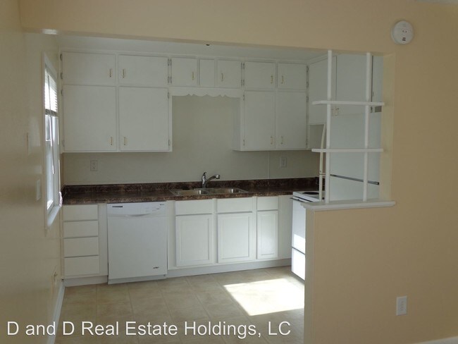 Building Photo - 1308 J Ave NE