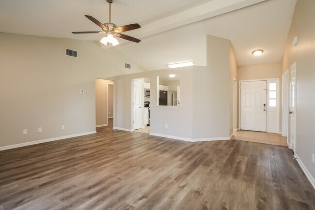 Foto del edificio - 7770 Collins Ridge Blvd