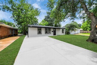 Building Photo - 11503 Duane St