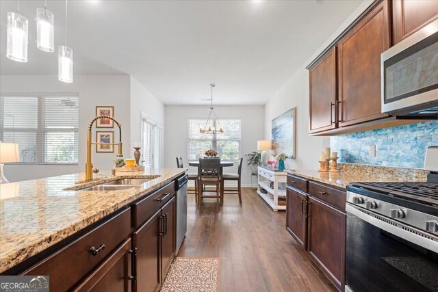 Foto del edificio - 1041 Creekwood Cir