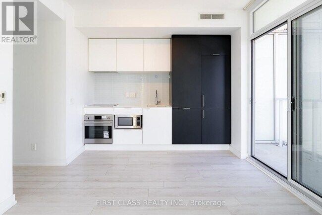 Building Photo - 33 Helendale Ave