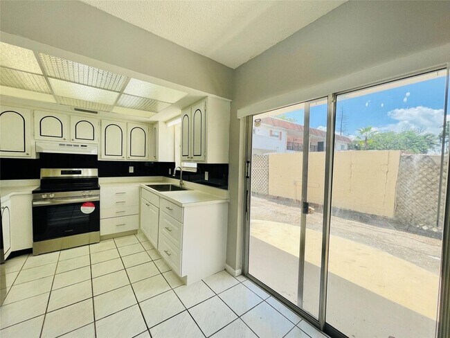 Foto del edificio - 320 SW 1st St