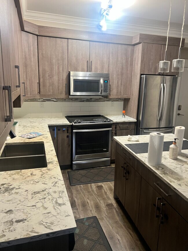Kitchen - 19228 64 Av
