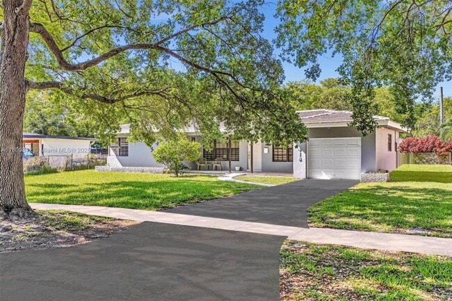 Building Photo - 418 S 57th Way