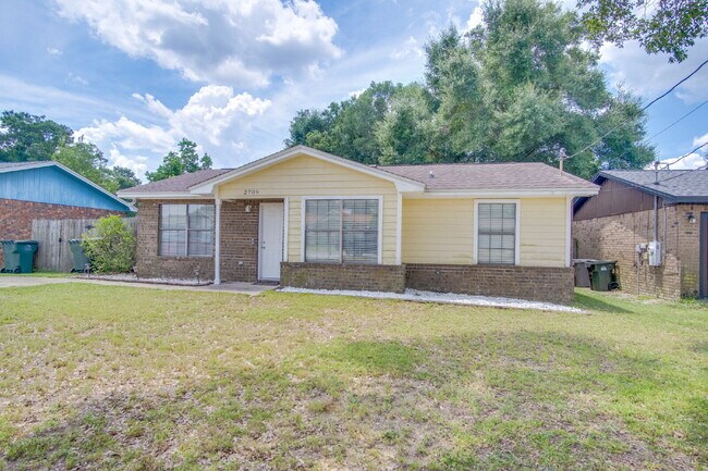 Foto del edificio - Private Cul-de-Sac Living — 3BR Home Featuring Open Layout, Wooded Backyard Views & Stylish Updat...