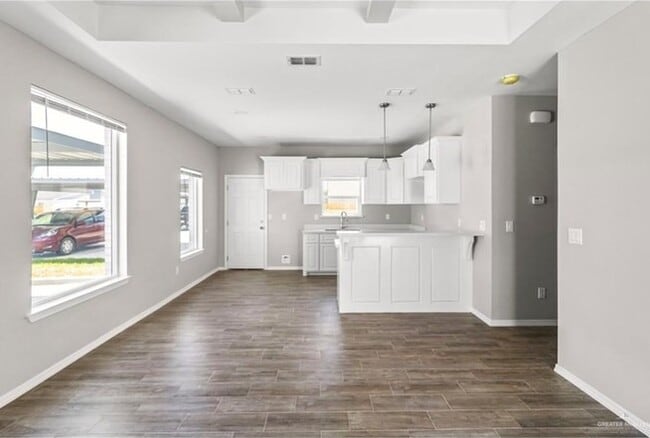 Building Photo - 1618 Playa Dr