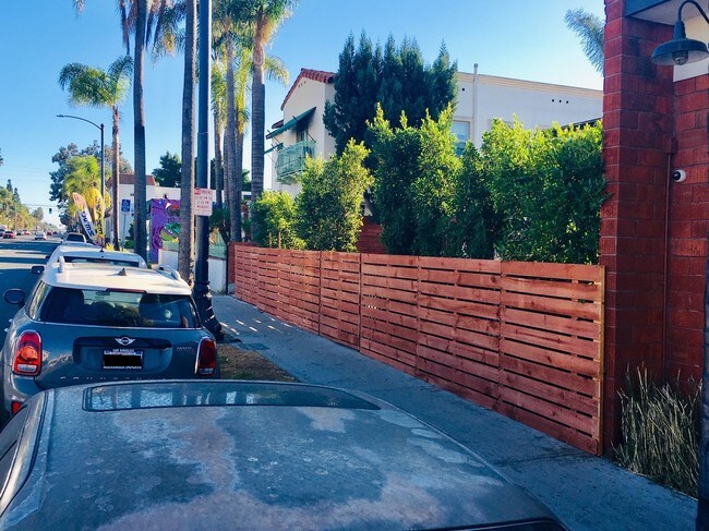 Building Photo - 1079 Redondo Ave