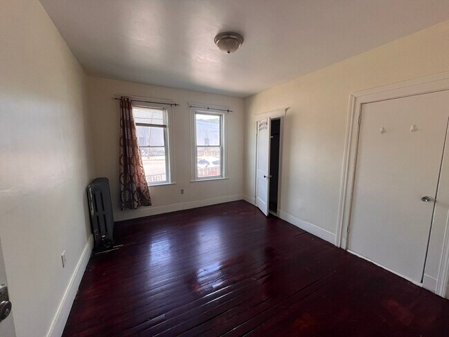 Building Photo - 4 Glenway St