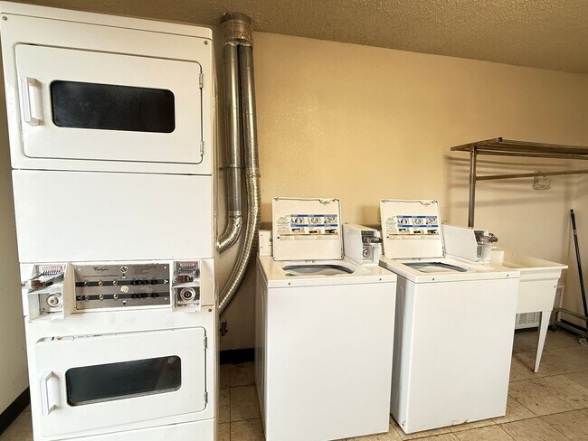 Building Photo - 13th Street