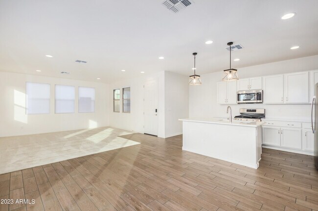 Building Photo - 1720 S 82nd Pl
