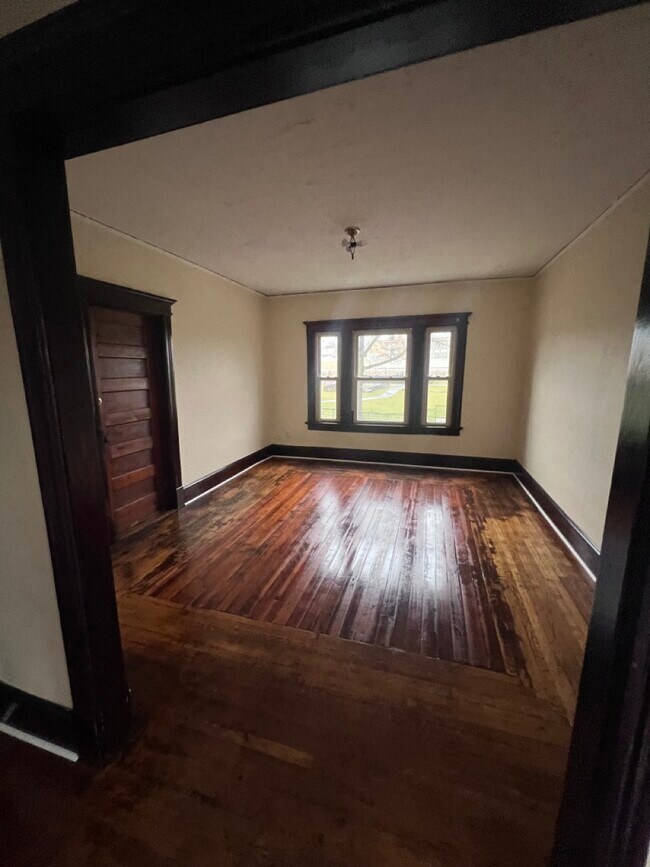 79 Blue Hills Ave Unit 3rd Floor, Hartford, CT 06112 Apartments in