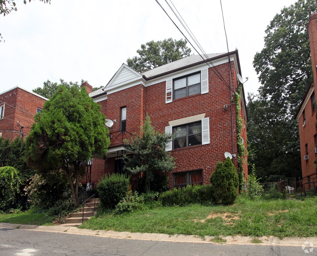 Primary Photo - 8711 Plymouth St