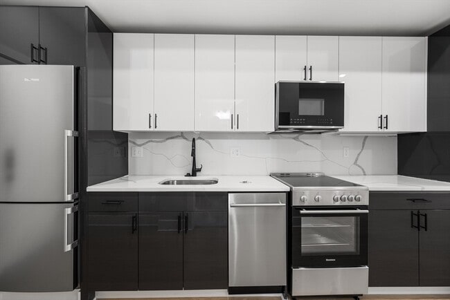 Building Photo - 872 Broadway