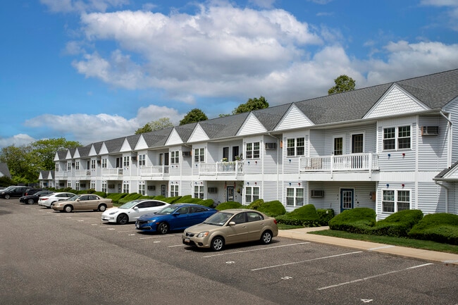 Building Photo - Fairfield Knolls at West Babylon