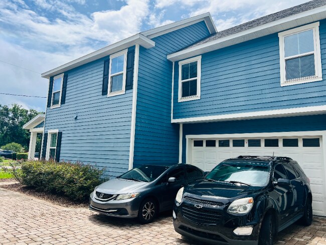 Foto del edificio - 2483 E Jefferson St