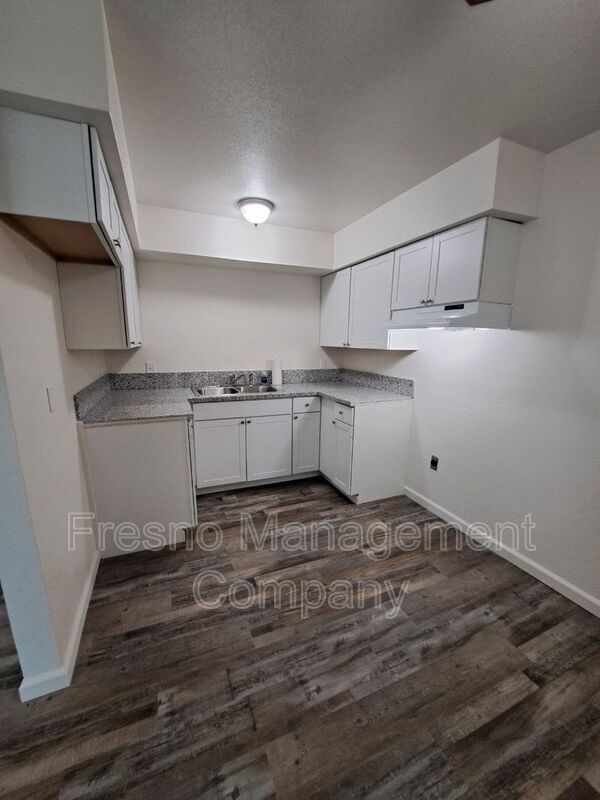 Building Photo - 1341 E San Bruno Ave