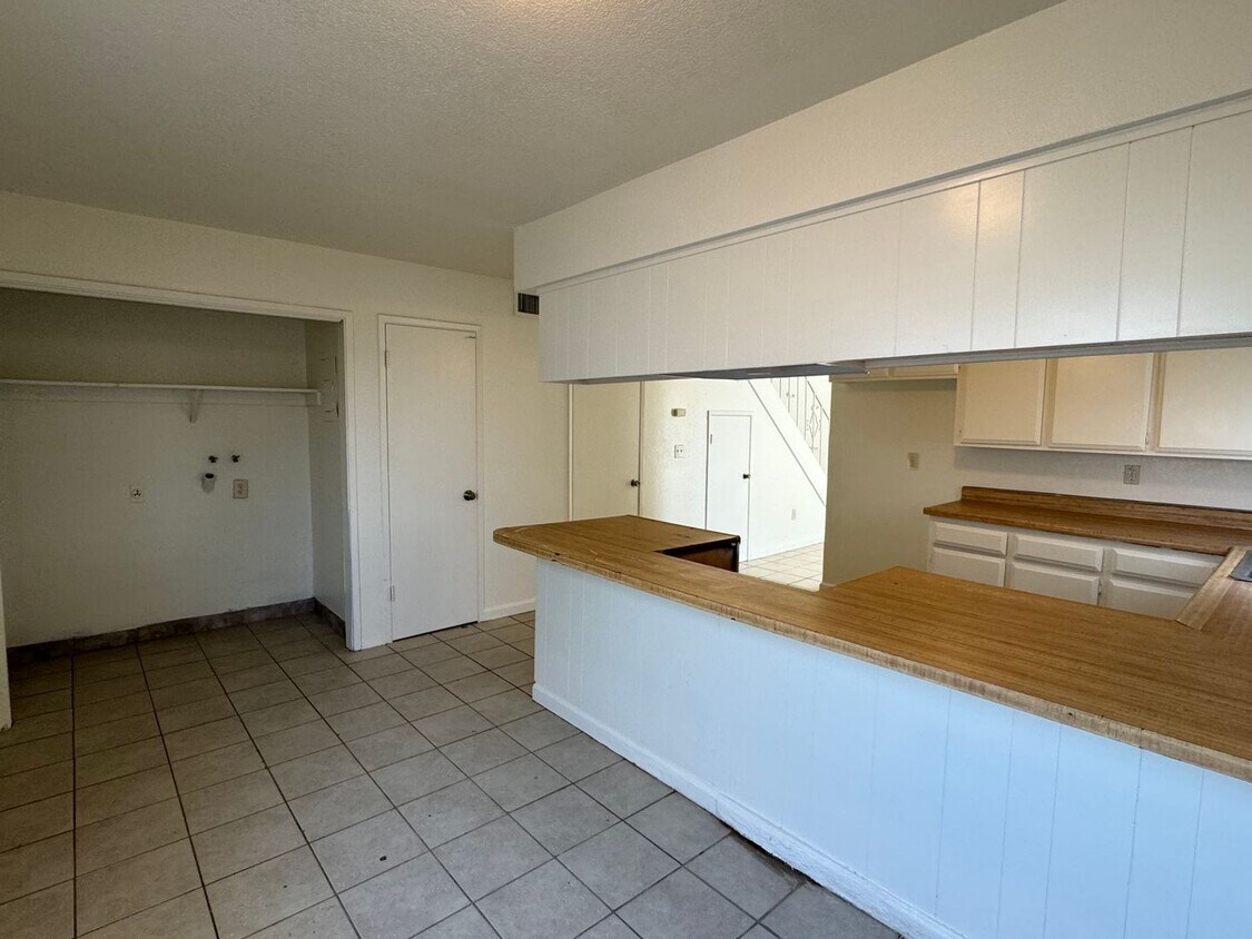 818 Wallace St Unit 3, Bakersfield, CA 93307 Room for Rent in
