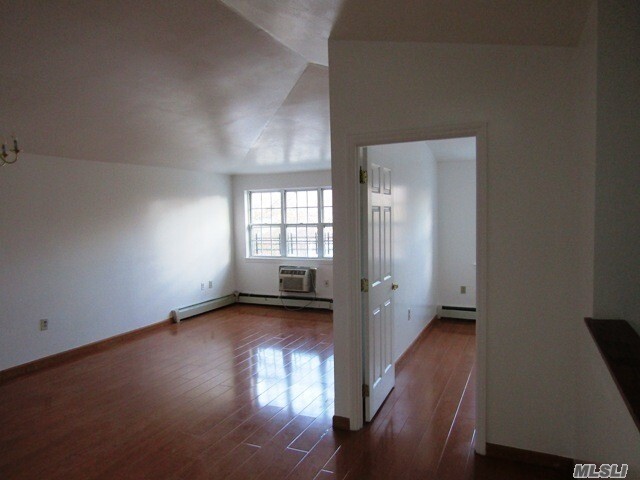 Foto del edificio - 82-98-98 Country Pointe Cir