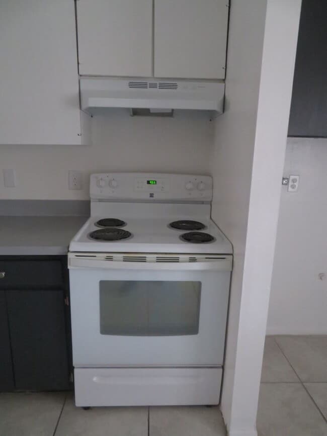 Building Photo - Clean 3 Bedroom 2 Bath Home For Rent
