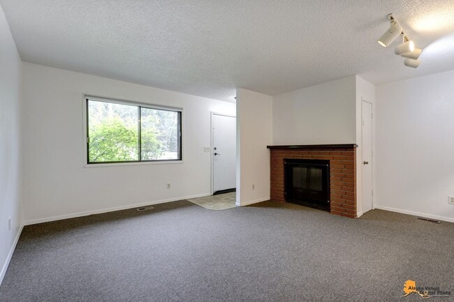 Building Photo - 3992 Baxter Rd