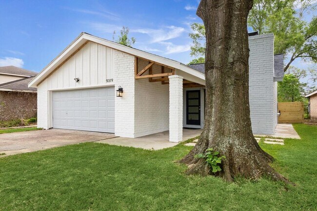 Building Photo - 9319 Carousel Ln