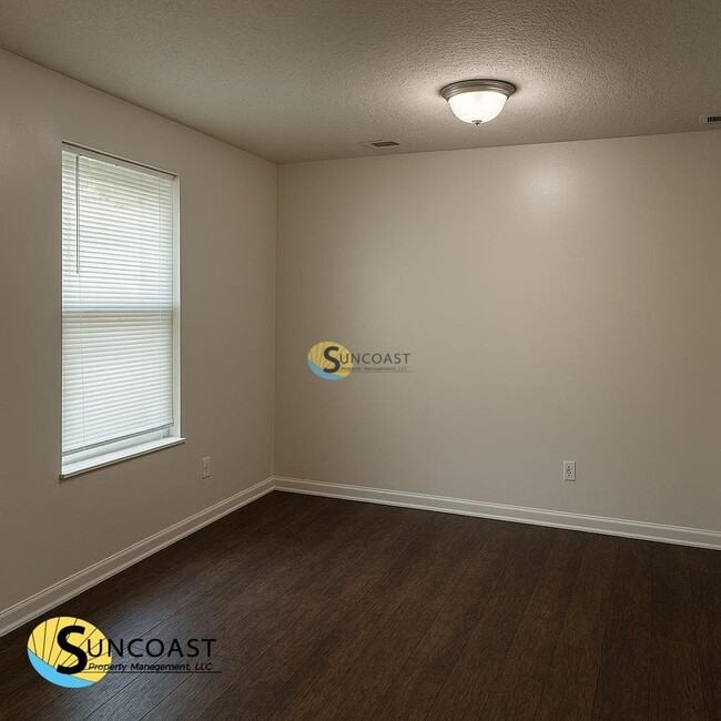 Foto del edificio - 481 Nitram Ave