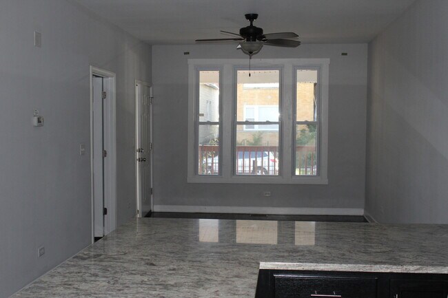 Foto del edificio - 3226 N Whipple St