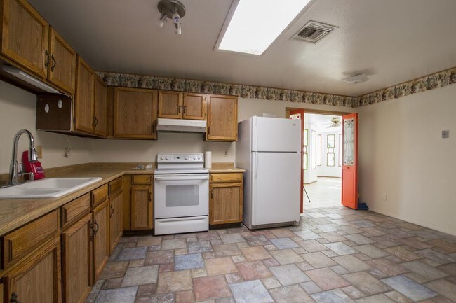 Building Photo - 5208 S 40th Pl