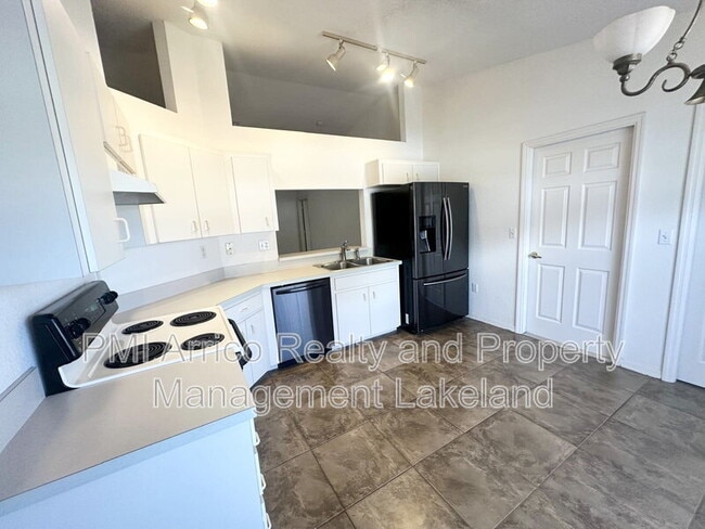 Foto del edificio - 8150 Oakhurst Blvd