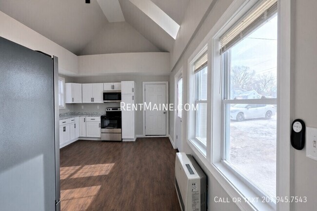 Building Photo - 6 Cram St