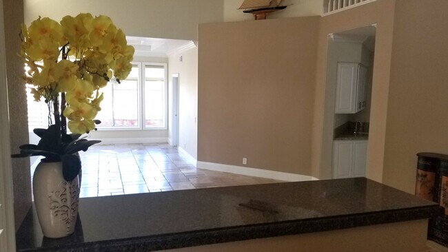 Building Photo - Fantastic and large home with forever view...
