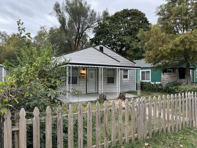 Photo - 3532 Caroline Ave House