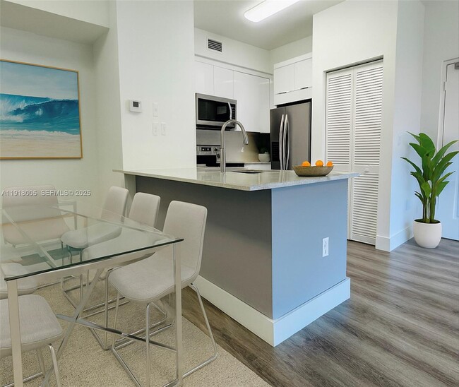 Foto del edificio - 7300 NW 114th Ave