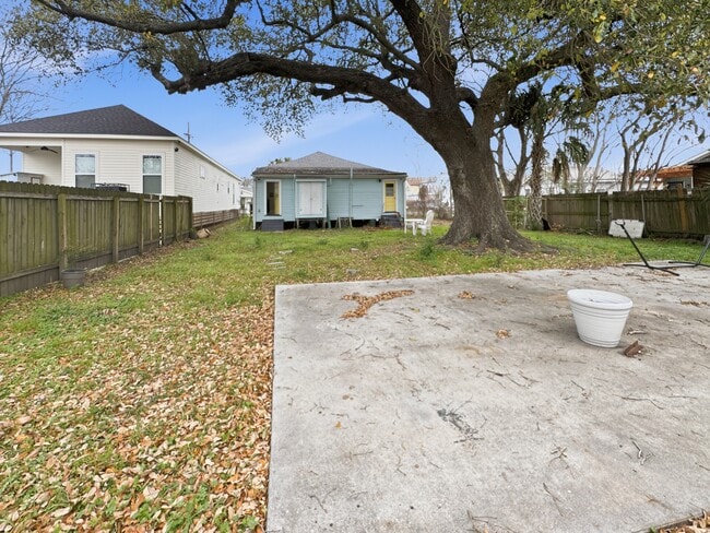 Photo - 1656 Pleasure St House