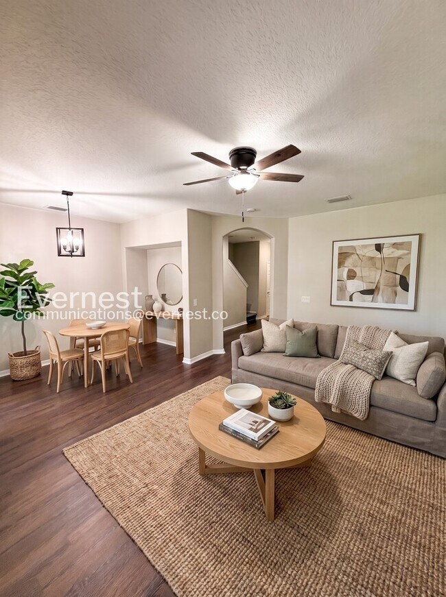 Foto del edificio - Limited Time Special Offer / 3 Bed/2.5 Bath Townhome with Garage / Pet-Friendly / Vouchers Accept...