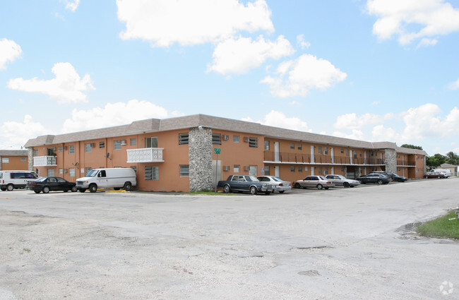 Building Photo - Okeechobee Villas