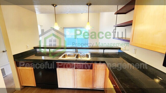 Foto del edificio - 4340 S Highland Dr