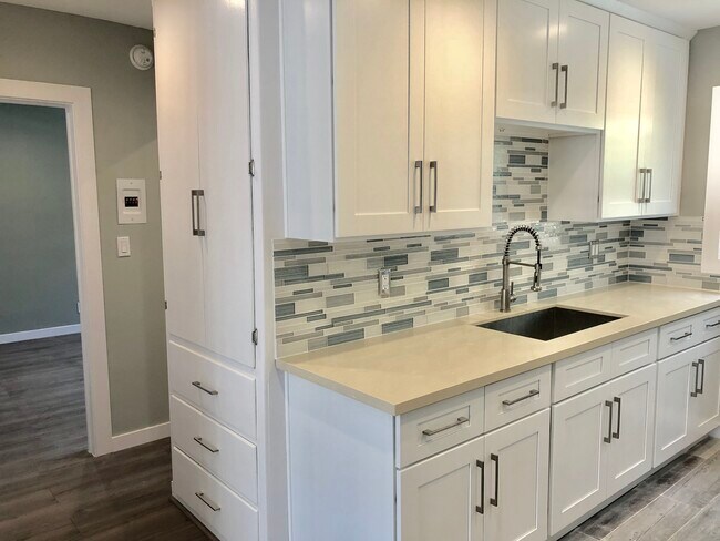 Foto del edificio - 1147 S Corning St