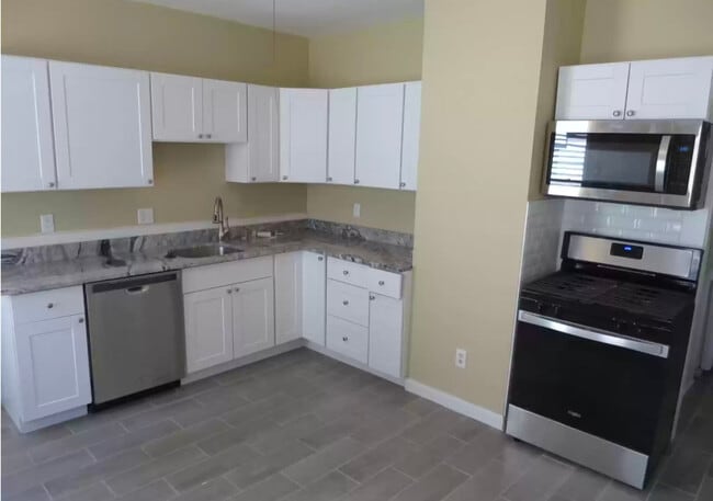 Building Photo - 15 Atherton St