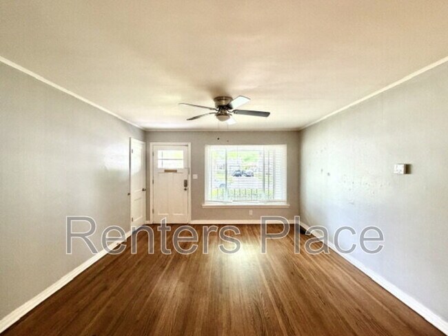 Foto del edificio - 4689 S Troost Ave