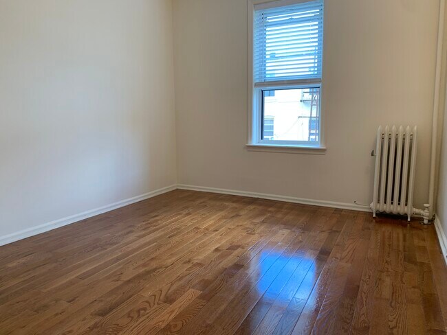 Foto del edificio - 9005 Fort Hamilton Pkwy