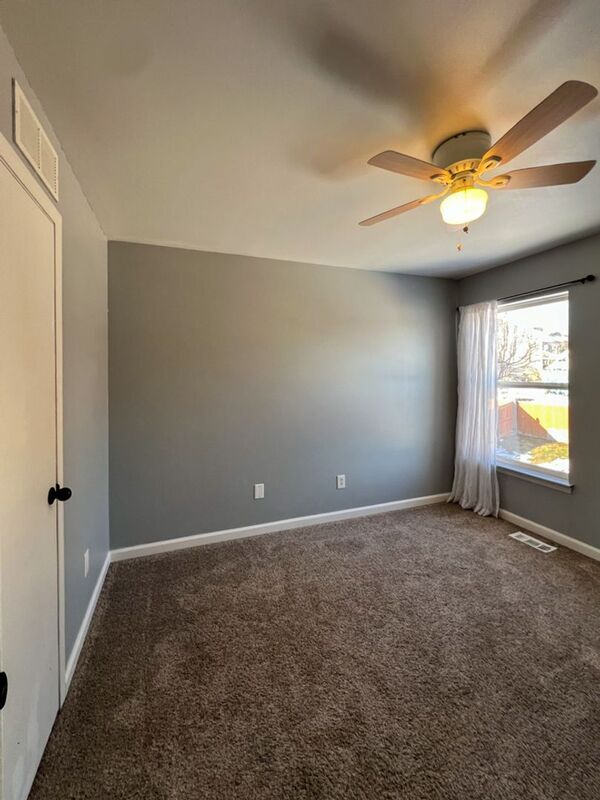 Foto del edificio - 129 Royallbrook Ln