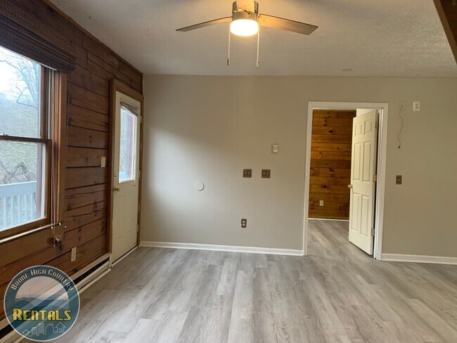 Foto del edificio - 182 Alpine Acres Rd