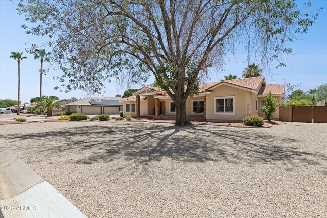 Foto del edificio - 8611 W Foothill Dr
