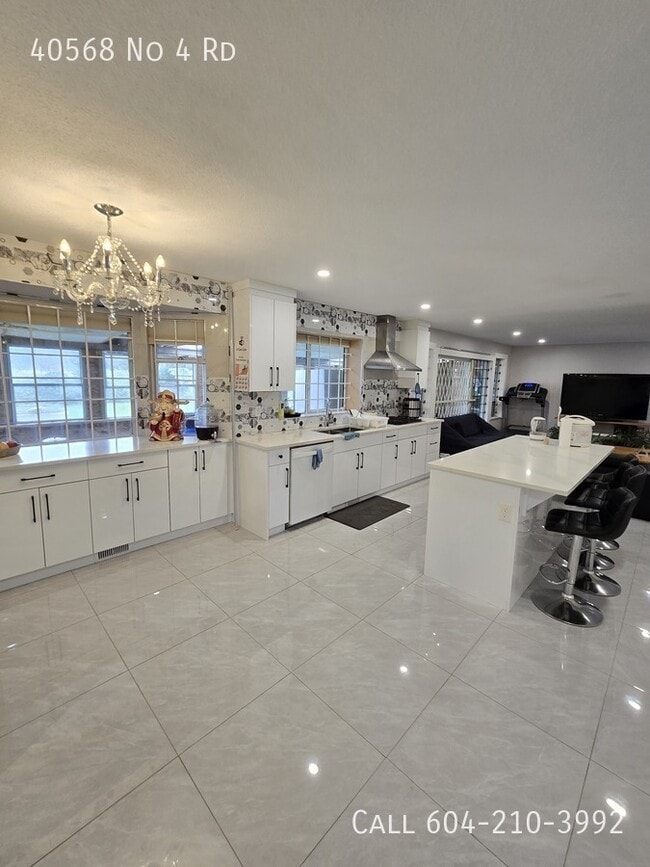 Building Photo - Spacious Country Living in Abbotsford