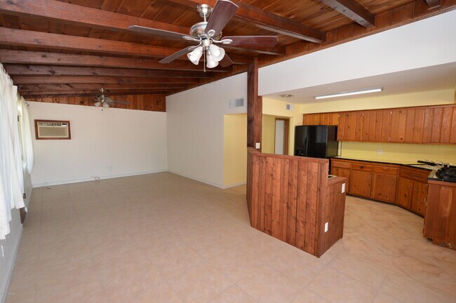 Building Photo - 2157 N Sycamore Blvd