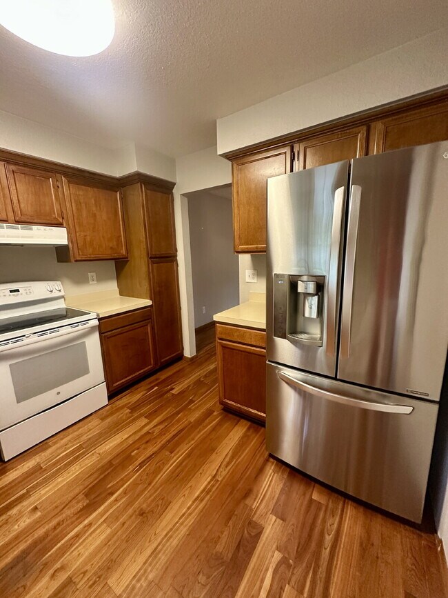 Foto del edificio - Don't Miss out on this 2 Bed +Loft Townhome in Northpark Available August 14th, 2026!